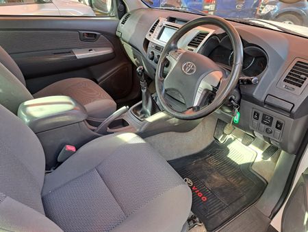 2012-Toyota-Hilux-30-D-4D-Raider-Xtra-Cab_4