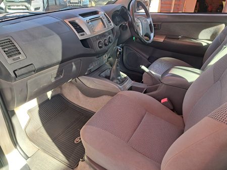 2012-Toyota-Hilux-30-D-4D-Raider-Xtra-Cab_7