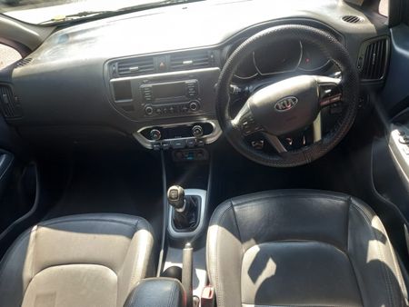 2013-Kia-Rio-14-5-dr_9