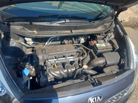 2013-Kia-Rio-14-5-dr_11