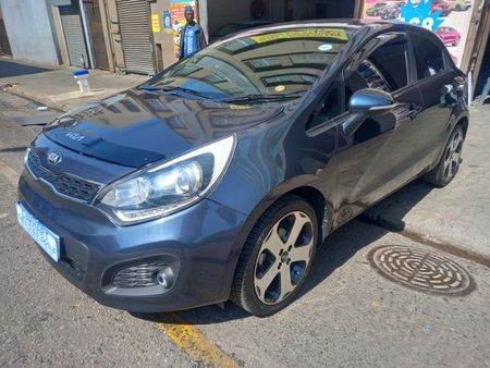 2013-Kia-Rio-14-5-dr_2