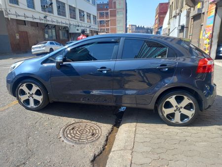 2013-Kia-Rio-14-5-dr_3