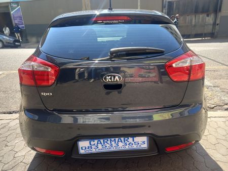 2013-Kia-Rio-14-5-dr_6