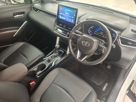2025-Toyota-Corolla-Cross-18-XS-Hybrid_9