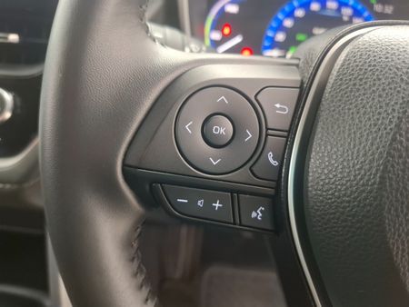 2025-Toyota-Corolla-Cross-18-XS-Hybrid_12