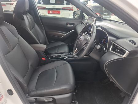 2025-Toyota-Corolla-Cross-18-XS-Hybrid_14