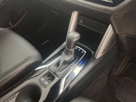 2025-Toyota-Corolla-Cross-18-XS-Hybrid_15