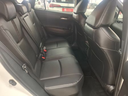 2025-Toyota-Corolla-Cross-18-XS-Hybrid_18