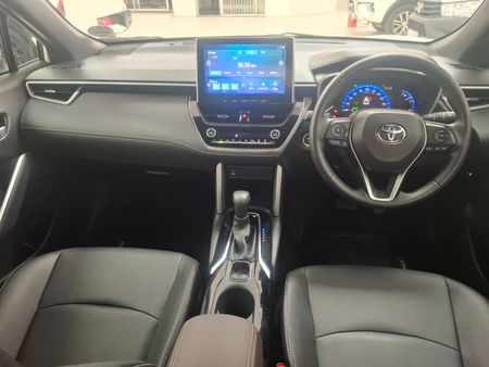 2025-Toyota-Corolla-Cross-18-XS-Hybrid_19