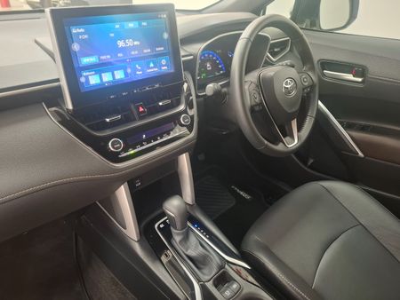 2025-Toyota-Corolla-Cross-18-XS-Hybrid_22