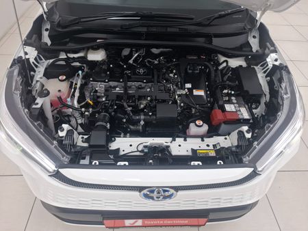 2025-Toyota-Corolla-Cross-18-XS-Hybrid_26