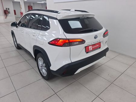 2025-Toyota-Corolla-Cross-18-XS-Hybrid_5
