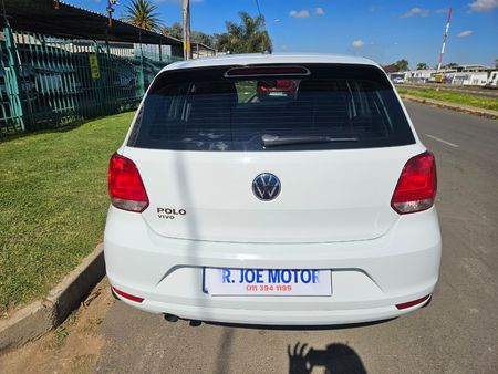 2022-Volkswagen-Polo-Vivo-14-Comfortline-5-dr_9