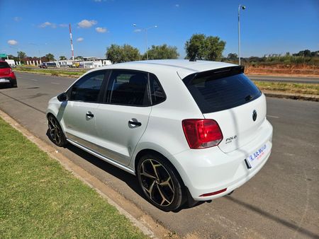2022-Volkswagen-Polo-Vivo-14-Comfortline-5-dr_10