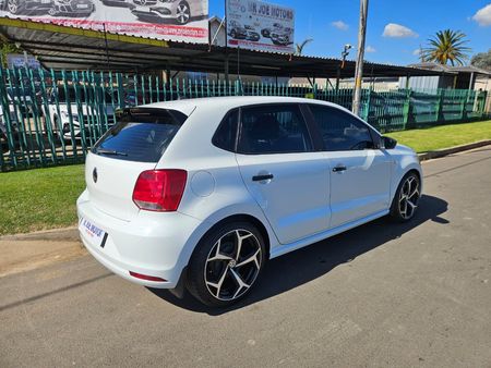 2022-Volkswagen-Polo-Vivo-14-Comfortline-5-dr_12