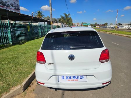 2022-Volkswagen-Polo-Vivo-14-Comfortline-5-dr_13