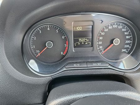 2022-Volkswagen-Polo-Vivo-14-Comfortline-5-dr_16
