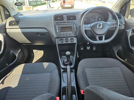 2022-Volkswagen-Polo-Vivo-14-Comfortline-5-dr_18