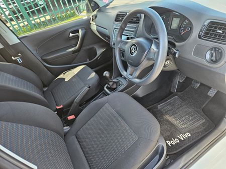 2022-Volkswagen-Polo-Vivo-14-Comfortline-5-dr_19