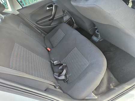 2022-Volkswagen-Polo-Vivo-14-Comfortline-5-dr_21