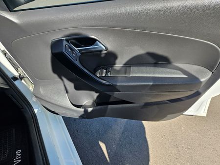 2022-Volkswagen-Polo-Vivo-14-Comfortline-5-dr_23
