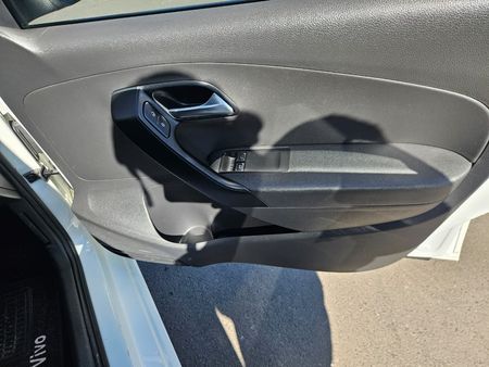 2022-Volkswagen-Polo-Vivo-14-Comfortline-5-dr_24