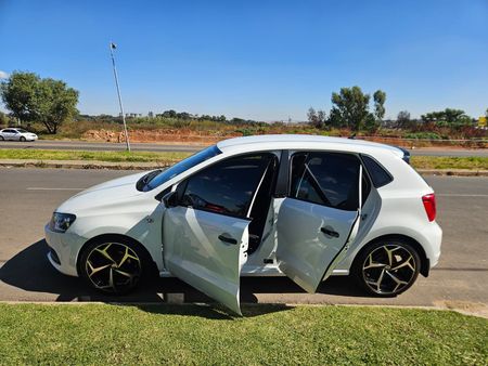 2022-Volkswagen-Polo-Vivo-14-Comfortline-5-dr_3