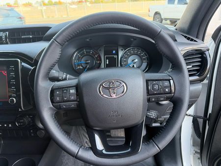 2026-Toyota-Hilux-28-GD-6-RB-Legend-55-Auto-Double-Cab_9
