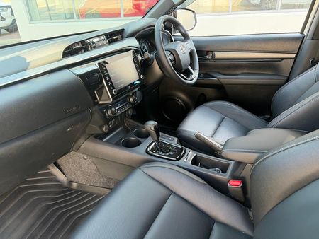 2026-Toyota-Hilux-28-GD-6-RB-Legend-55-Auto-Double-Cab_5