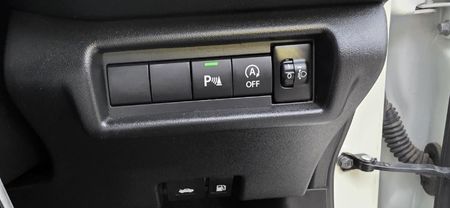 2025-Suzuki-Swift-12-GL_12