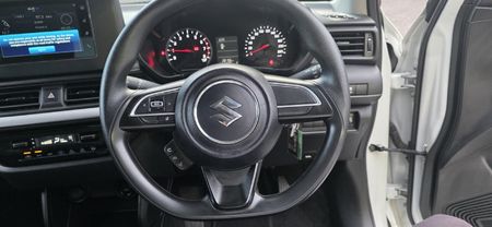 2025-Suzuki-Swift-12-GL_18