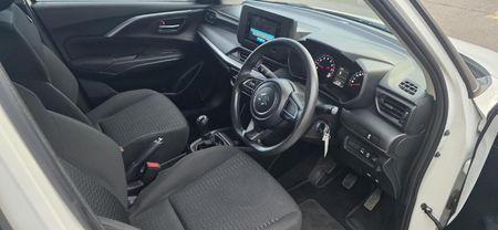 2025-Suzuki-Swift-12-GL_19