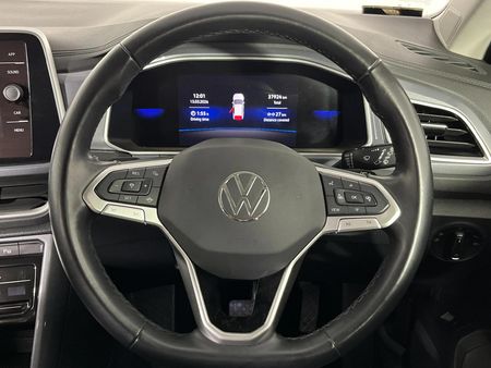 2024-Volkswagen-T-Roc-14-TSI-Design-Auto_12