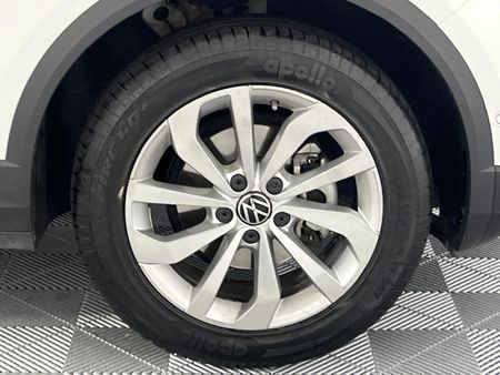 2024-Volkswagen-T-Roc-14-TSI-Design-Auto_5