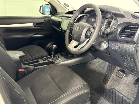 2023-Toyota-Hilux-24-GD-6-Raised-Body-Raider-Auto-Double-Cab_9