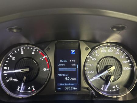 2023-Toyota-Hilux-24-GD-6-Raised-Body-Raider-Auto-Double-Cab_2