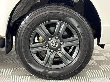 2023-Toyota-Hilux-24-GD-6-Raised-Body-Raider-Auto-Double-Cab_5