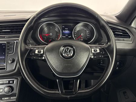 2017-Volkswagen-Tiguan-20-TDI-Comfortline_12
