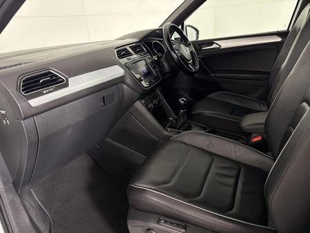 2017-Volkswagen-Tiguan-20-TDI-Comfortline_8