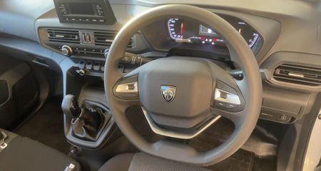 2026-Peugeot-Landtrek-19D-Professional-Single-Cab_9