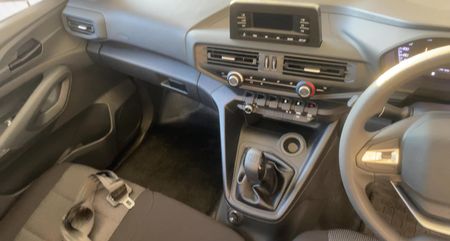 2026-Peugeot-Landtrek-19D-Professional-Single-Cab_10