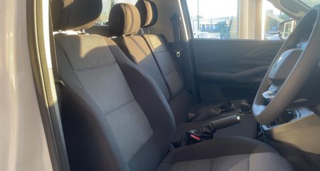2026-Peugeot-Landtrek-19D-Professional-Single-Cab_12