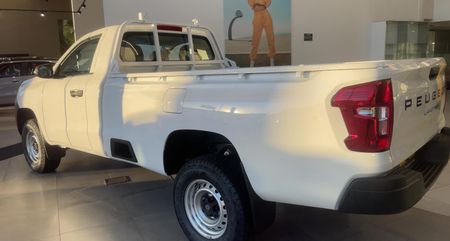 2026-Peugeot-Landtrek-19D-Professional-Single-Cab_4