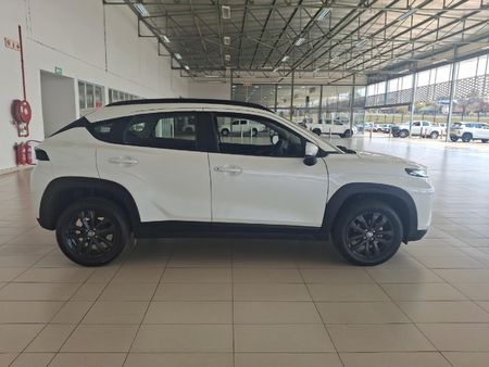 2025-Toyota-Starlet-Cross-15XS_2