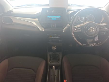 2025-Toyota-Starlet-Cross-15XS_5