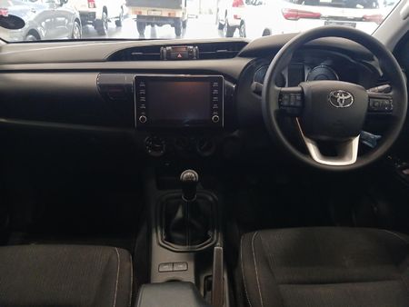 2025-Toyota-Hilux-24-GD-6-Raised-Body-Raider-Double-Cab_5