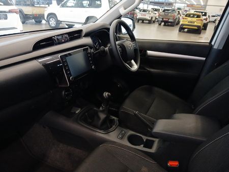2025-Toyota-Hilux-24-GD-6-Raised-Body-Raider-Double-Cab_6