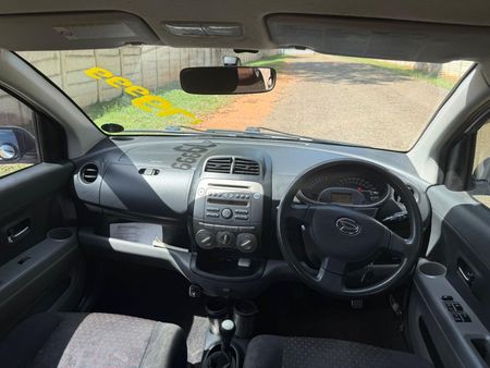 2009-Daihatsu-Sirion-13i_9