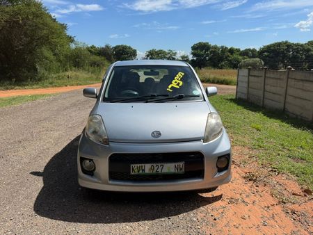 2009-Daihatsu-Sirion-13i_1
