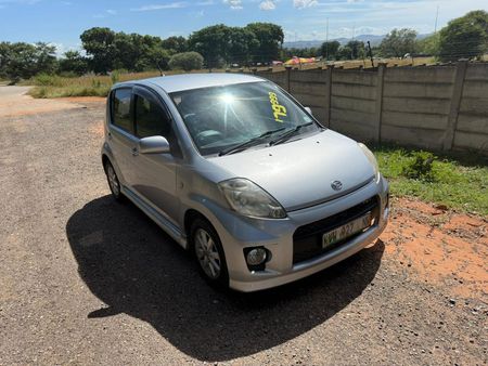 2009-Daihatsu-Sirion-13i_2